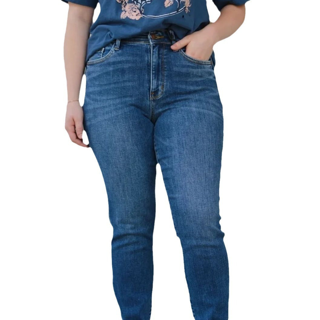 Fashionable jeans with slim fit, legs and high waist