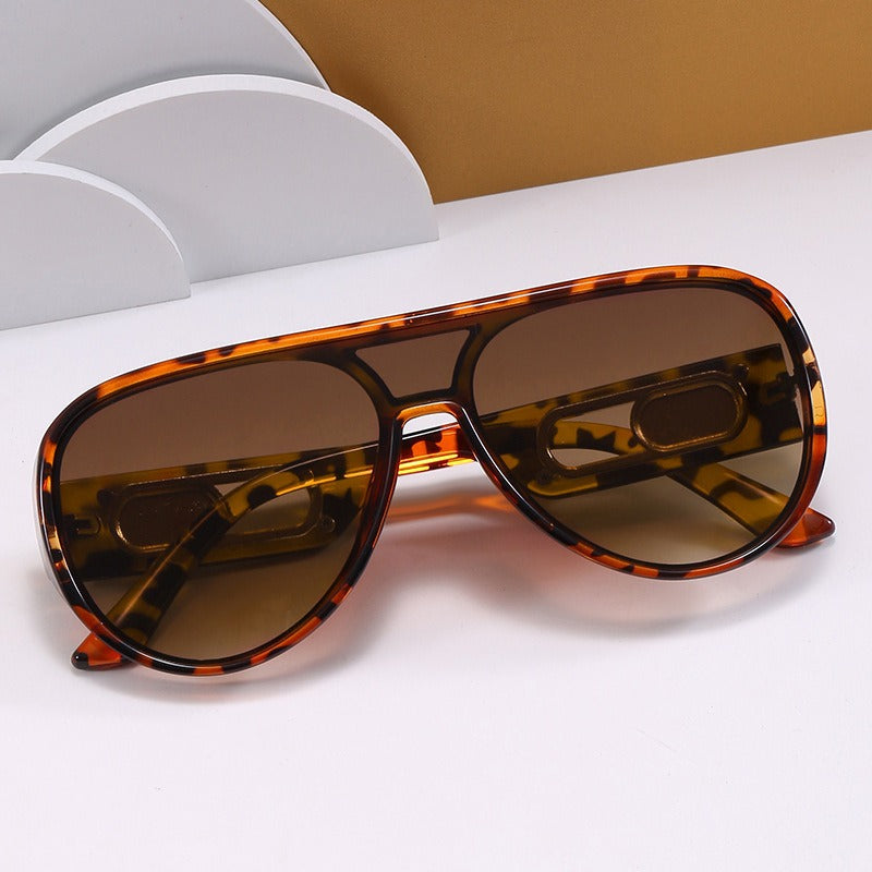 Fashionable and versatile sunglasses large frame one piece toad mirror UV resistant  personalized sunglasses for women