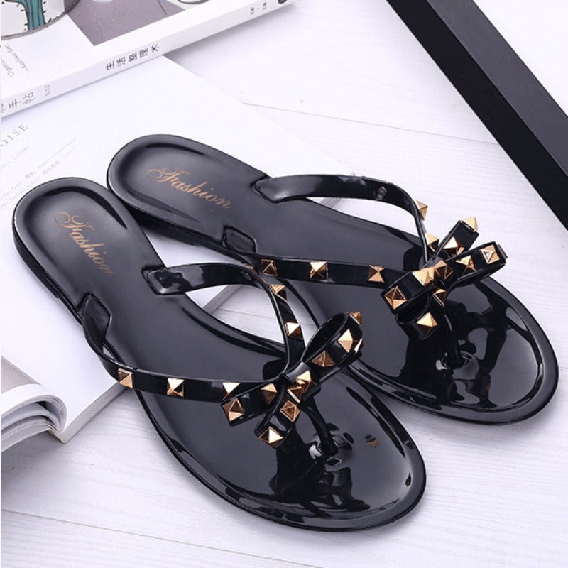 New style rivet shoes, bow shaped flip flops, summer beach outings, flat bottomed transparent jelly crystal slippers for women