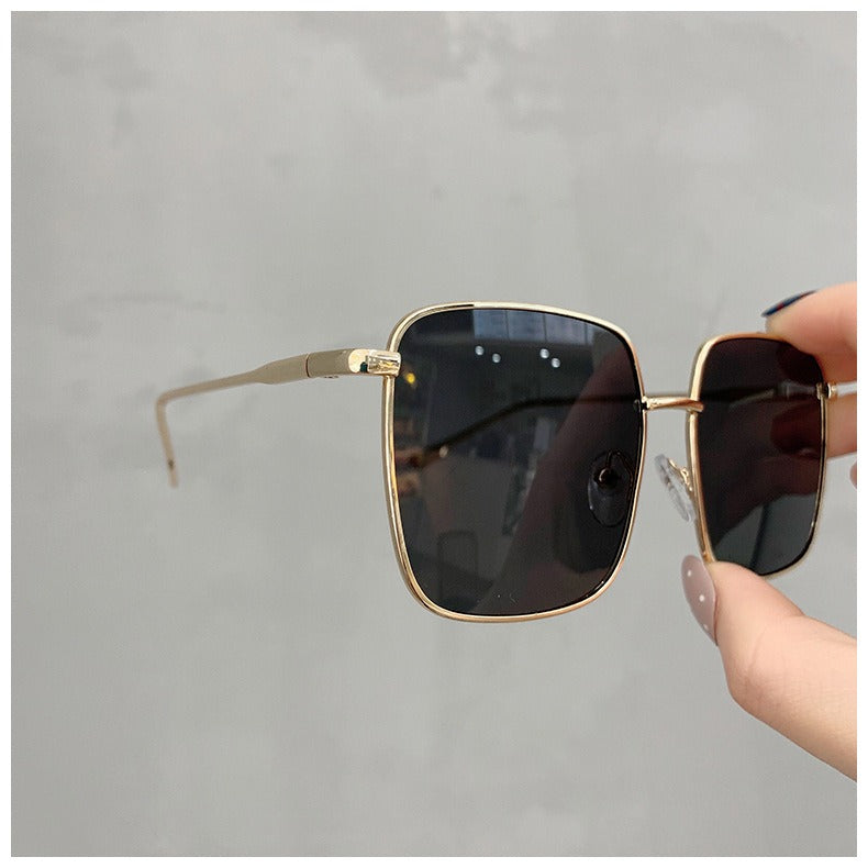 Fashionable sunglasses men&