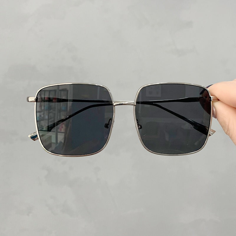 Fashionable sunglasses men&