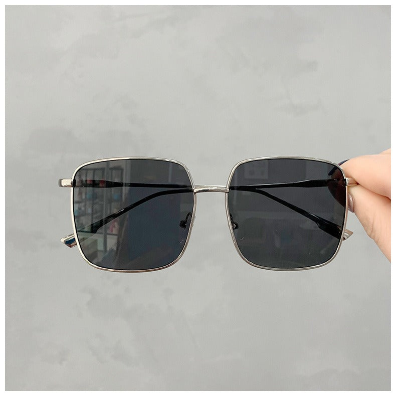 Fashionable sunglasses men&