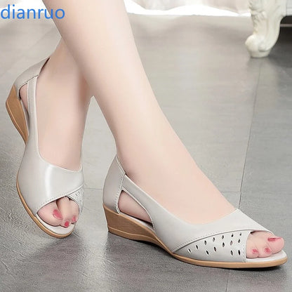 Summer soft sole mother sandals fish mouth middle-aged and elderly leather shoes flat middle-aged single shoes women&