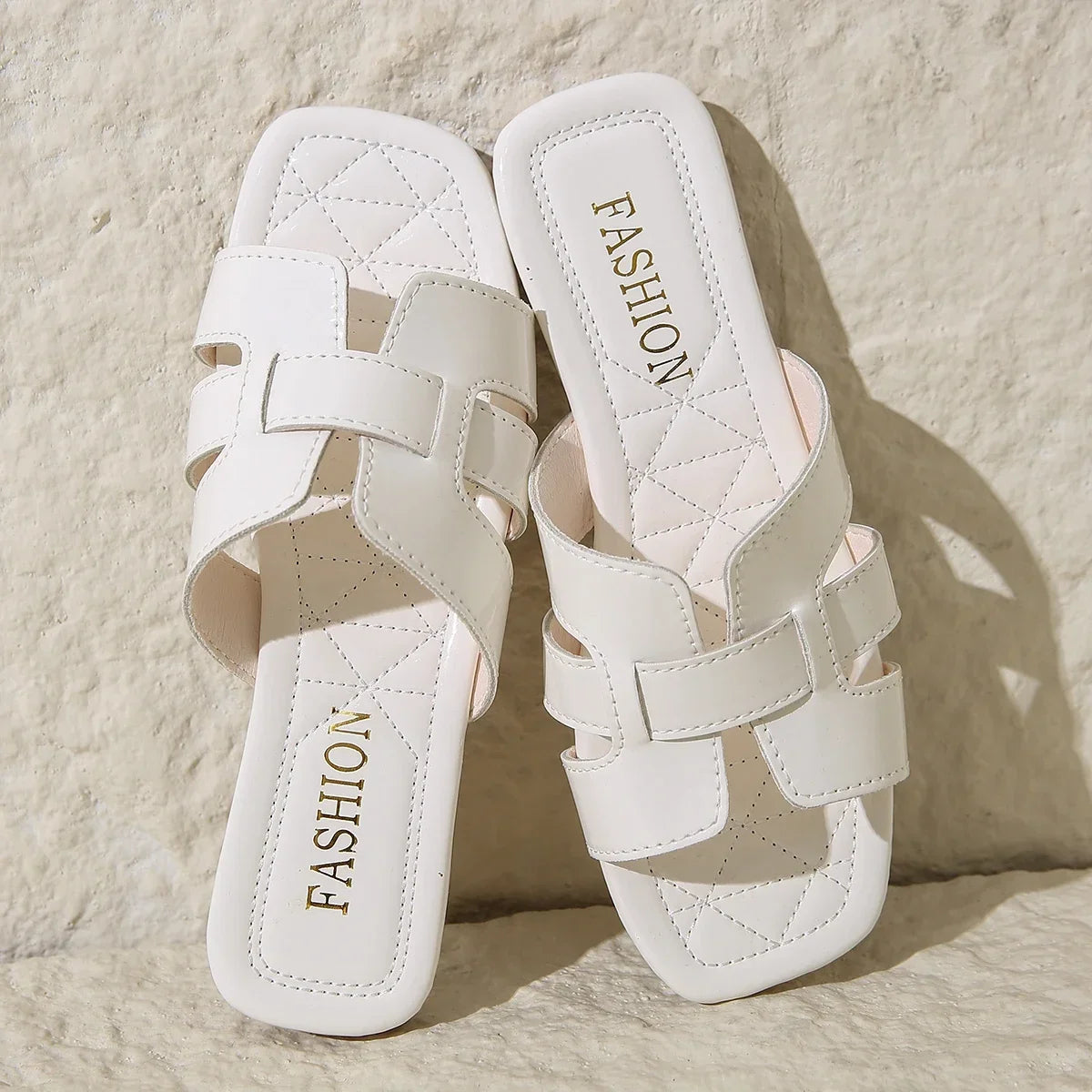 Summer Luxury Sandals Fashion Large Slippers Women Flat Designer Sandals Fashion New Casual  Toe Flat Heel Slippers